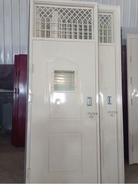 达坂城学校教室门