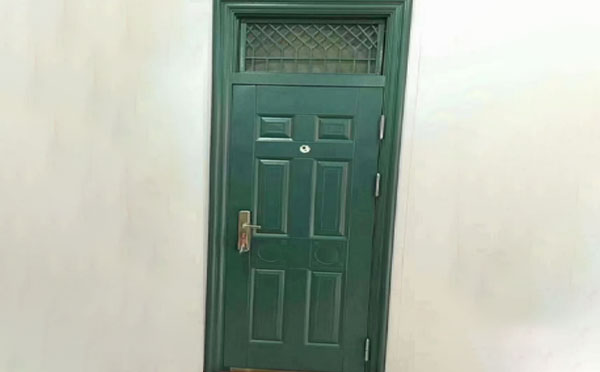 达坂城学校教室门