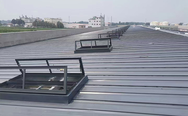 某中学室内体育馆达坂城排烟窗改造项目