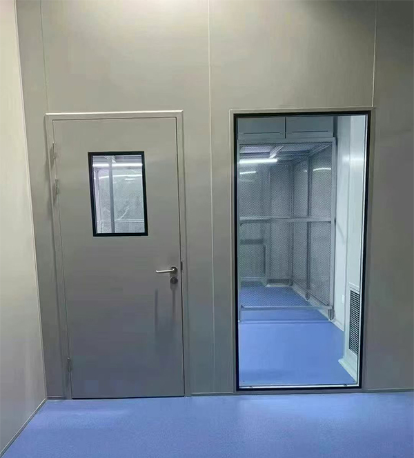 学校教学楼完成达坂城防火门标准化安装